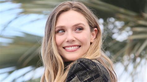 Vídeos pornôs com Elizabeth Olsen Blowjob 